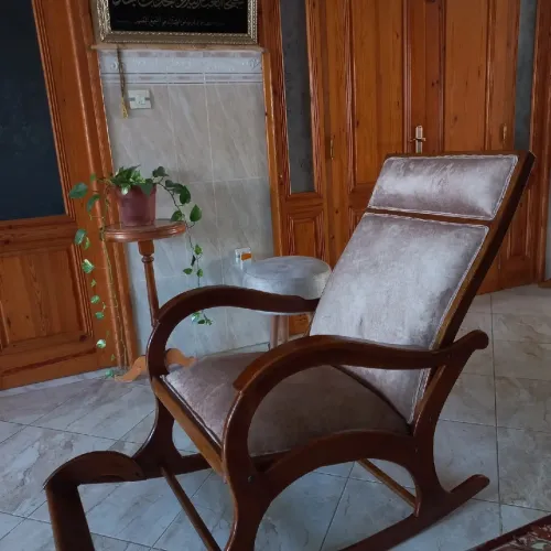 Chaise Balançoire en Bois Hêtre pour Intérieur (capitonnée)- Livraison disponible 