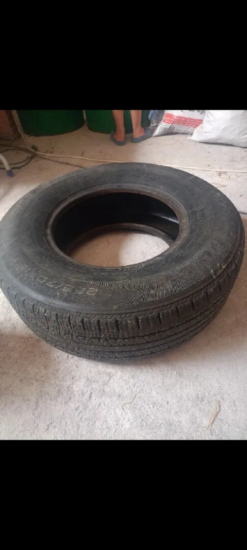 2 pneus Toyota hilux 4*4 double cabine