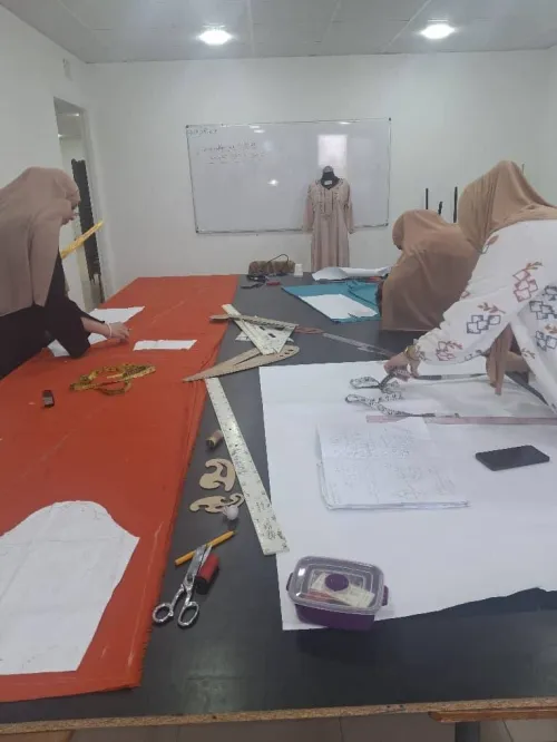 تكوين في مجال الخياطة والتفصيل