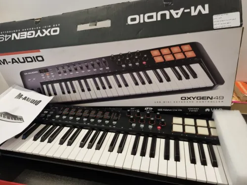 M Audio Oxygen 49 - Clavier Maître MIDI 49 Touches (Excellent État)
