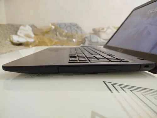 ASUS CELERON N4020 4G RAM DISC 1TERA  HDD