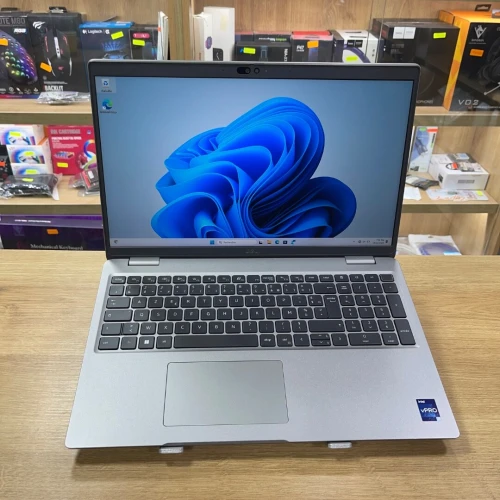 DELL LATITUDE 5540 i7-1365u 16 GB 512 GB AZERTY  15.6 NEUF