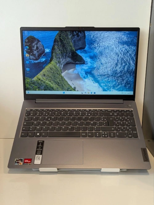 Lenovo IdeaPad Slim 3 AMD Ryzen 7 5825U/Radeon Graphics2GB 16GB 512GB NVME 15.6"