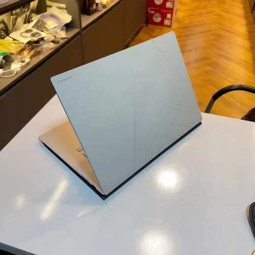 ASUS Zenbook S 16 Ryzen AI 9 365W /Radeon 880M 24GB 1TB OLED 2.8K
