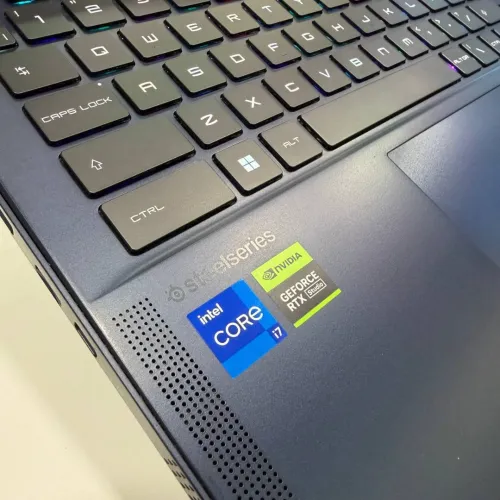 Laptop MSI Stealth 16 Studio Gamer i7-13620H RTX 4070 16GB 1TB 16" QHD