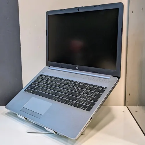 HP NOTEBOOK 15 AMD RYZEN 3 3200U 8GB 512 SSD 15.6