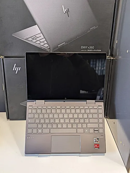 HP ENVY x360 Convertible 2-in-1  AMD Ryzen 5 4500U 8GB 256Go 13.3"