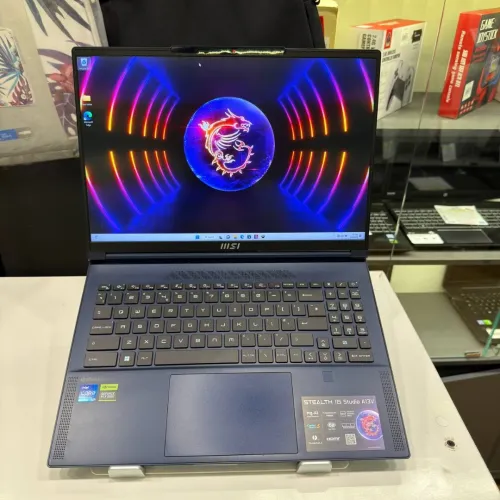 Laptop MSI Stealth 16 Studio Gamer i7-13620H RTX 4070 16GB 1TB 16" QHD