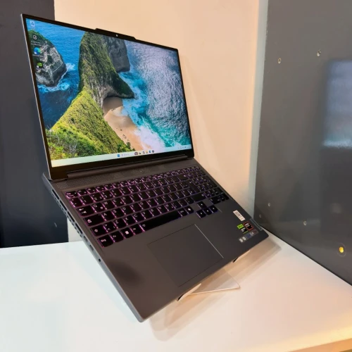 Lenovo Legion 5 AMD Ryzen 7 8845HS 32GB 1TB SSD RTX 4060 8GB 16 FHD 144HZ