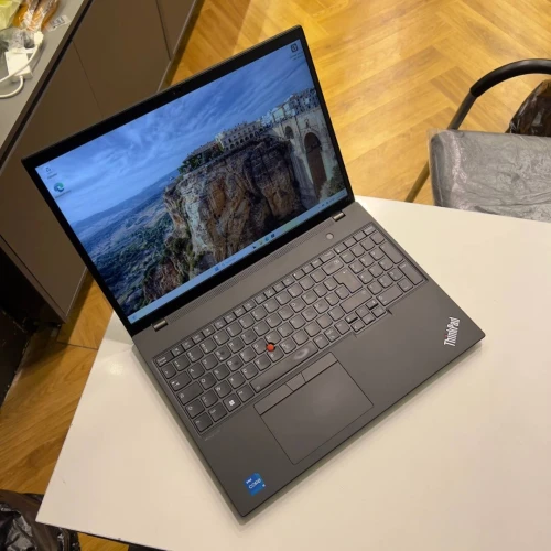 LENOVO Thinkpad T16 Gen 2  i5 1335U 16GB 512GB FHD+