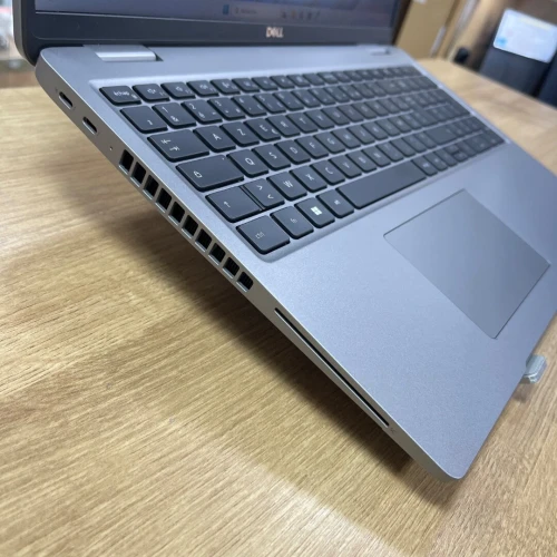 DELL LATITUDE 5540 i7-1365u 16 GB 512 GB AZERTY  15.6 NEUF