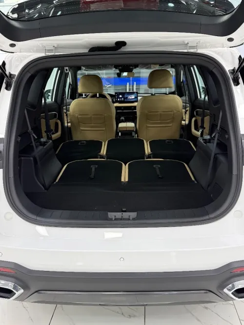 Geely OKAVANGO 2024 7plas