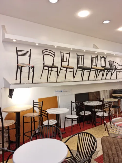 CHAISES ET TABLES POUR CAFETERIAS, RESTAURANTS, PIZZERIAS ET MAISONS