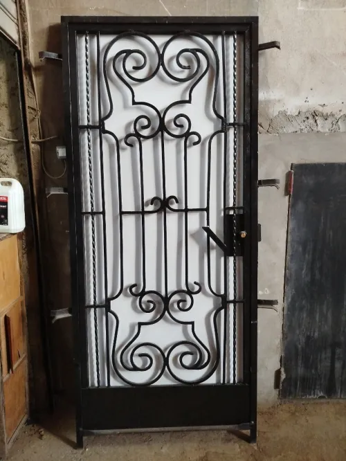 Porte en Fer solide avec Motif Artisanale