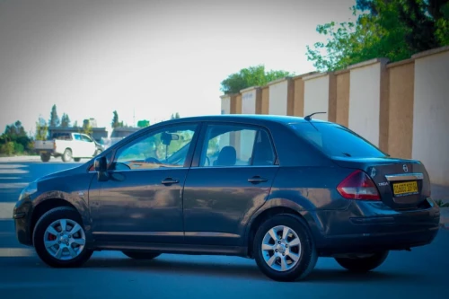 Nissan Tiida 4 portes 2009 Tiida 4 portes