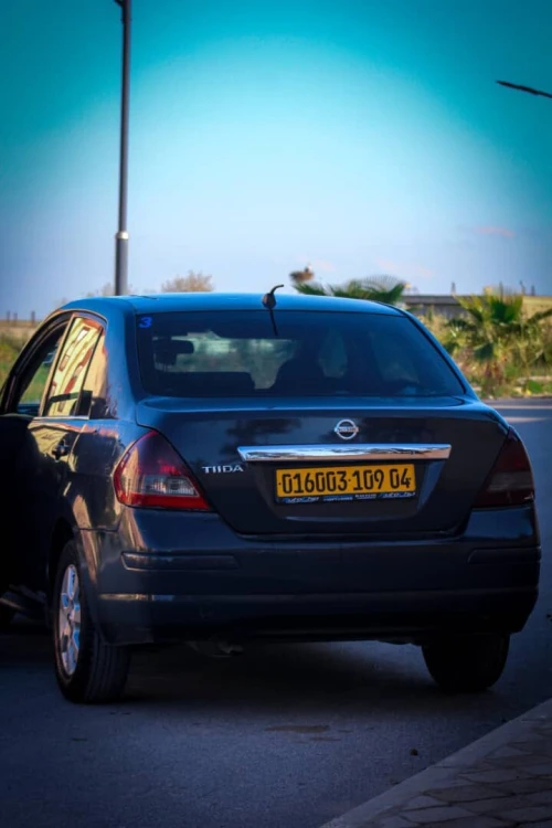 Nissan Tiida 4 portes 2009 Tiida 4 portes