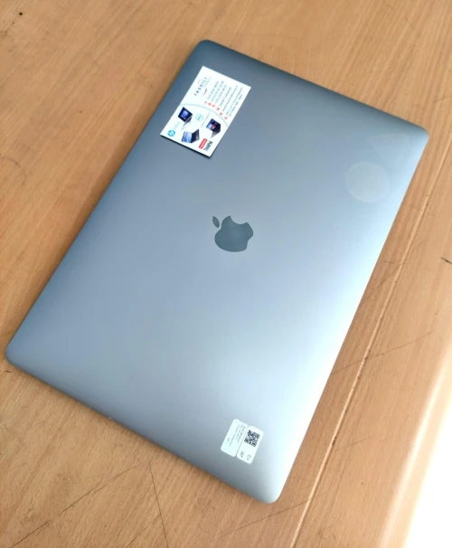 MacBook Pro 2017 i7 7eme/ Ram 16gb/ SSD 256gb/ 15,4'' Retina