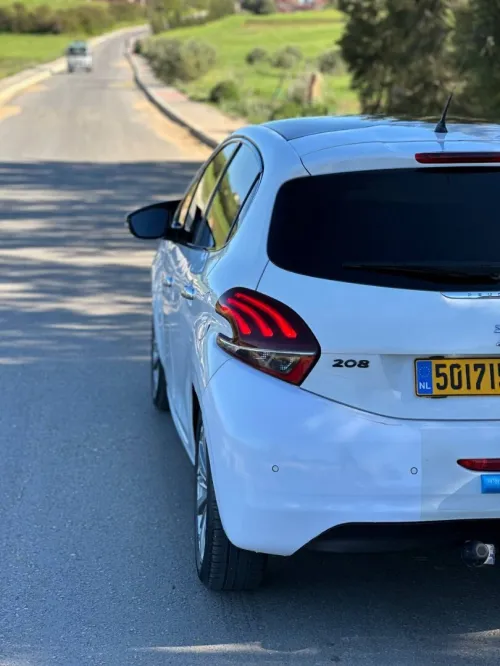 Peugeot 208 2015 Allure Facelift