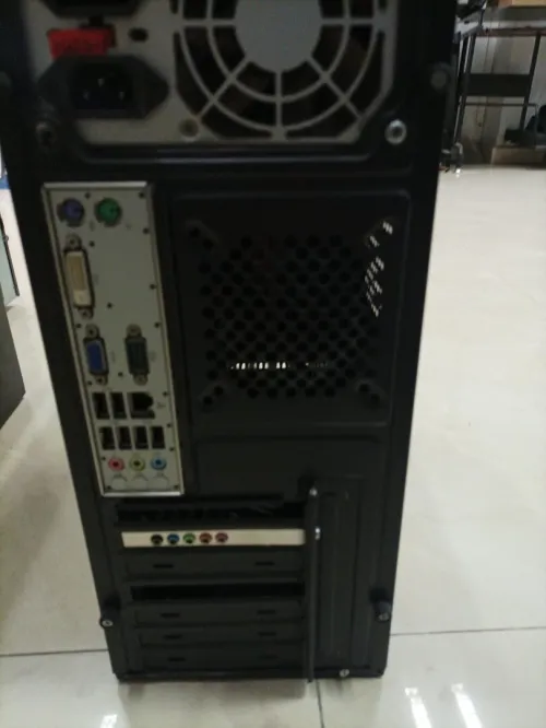 *****"Vendu"***** Unité centrale Intel I3/8gb/250g