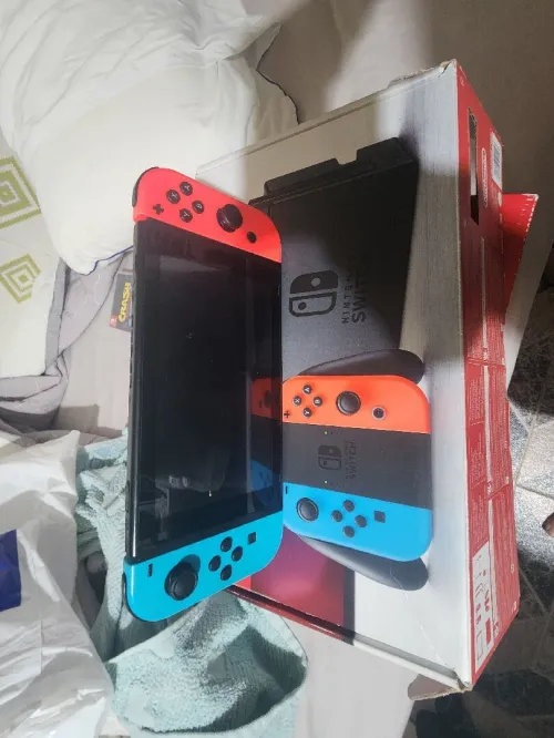 Nintendo switch manette pro +2 joycon +3jeux