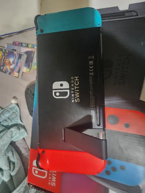 Nintendo switch manette pro +2 joycon +3jeux