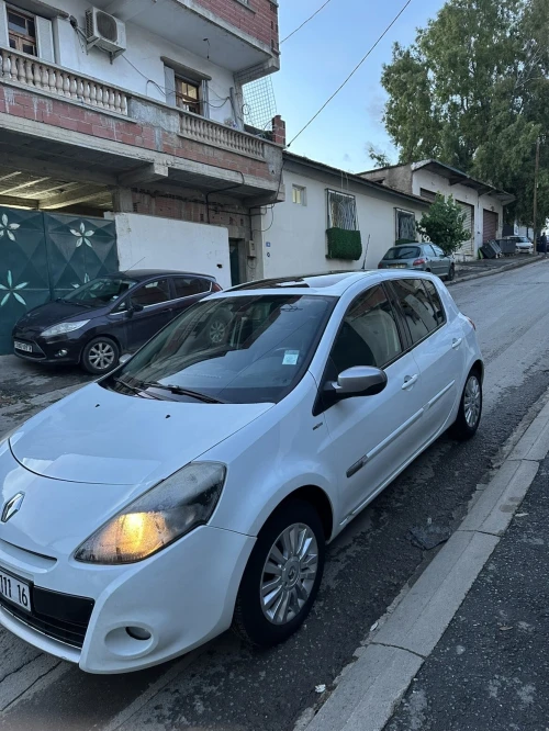 Renault Clio 3 2011 Night and Day