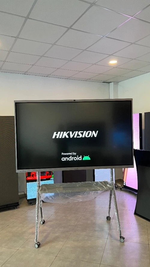 Écran tactile Hikvision Ultra Series Smart Bn Cnn Board 4K avec Caméra 48MP & Microphones