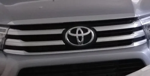 Calandre hilux toyota