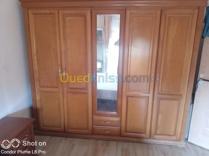 Armoire en hêtre 5portes avec 2 tiroirs
