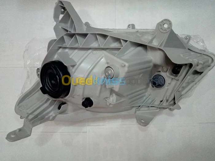 PHARE OPTIQUE ISUZU D-MAX 2015
