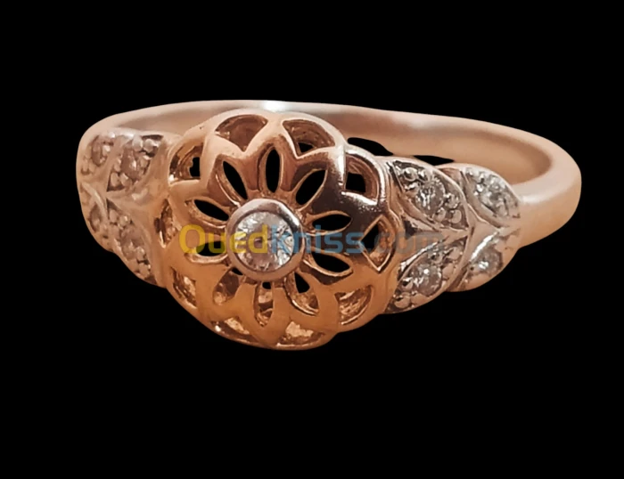Ancienne bague en or 18 carats sertie de diamant top qualité 