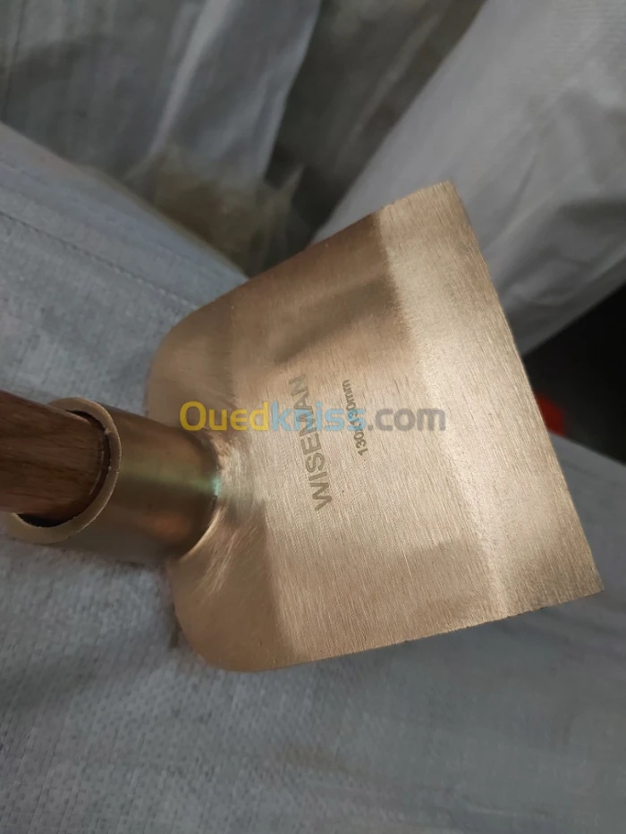 Houe en bronze antidéflagrant