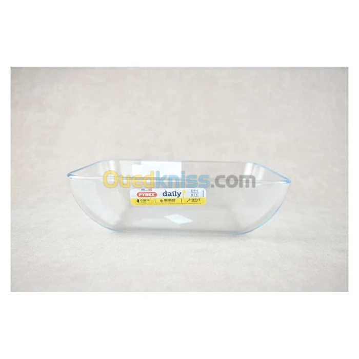 Plat A Four Pyrex Daily Rectangle 2L25