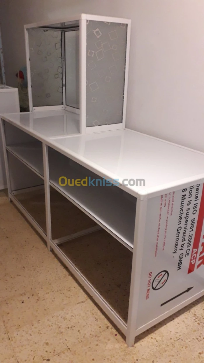 Présentoir plus caisse