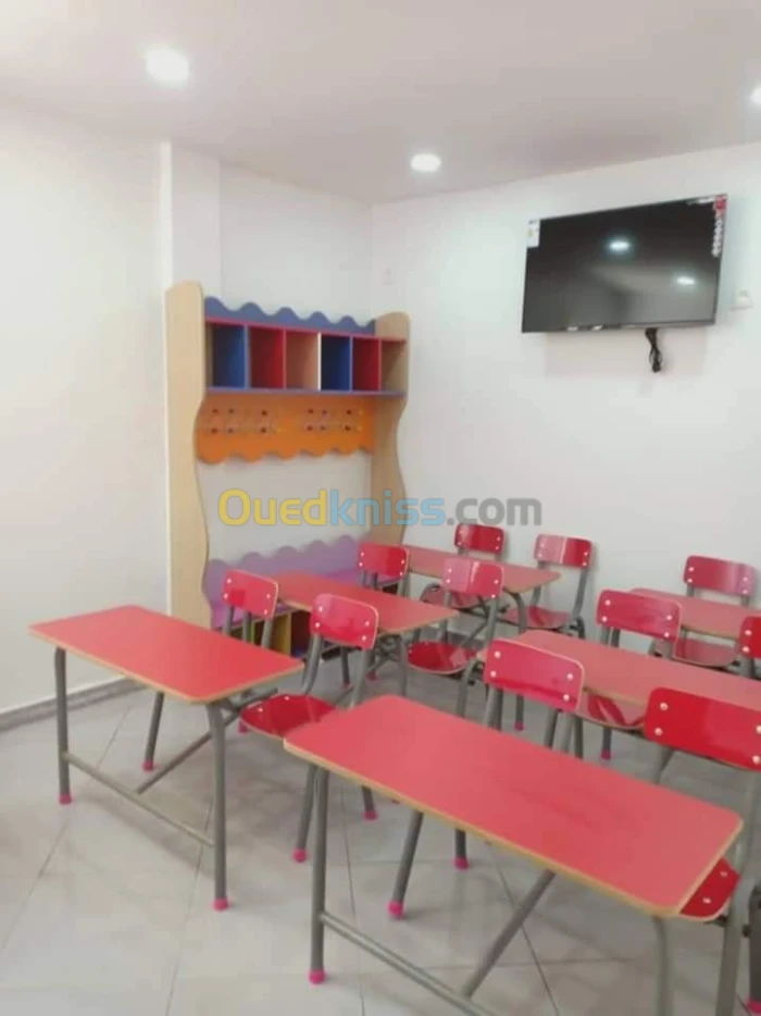 Bureaux+tables scolaire et réfectoire