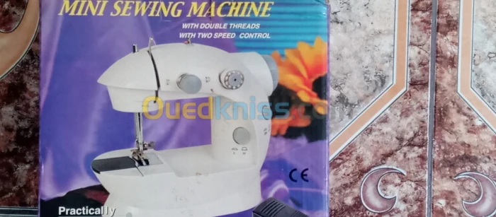 Mini machine à coudre