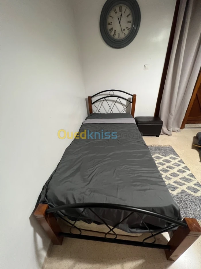 Vend lit une place avec matelas