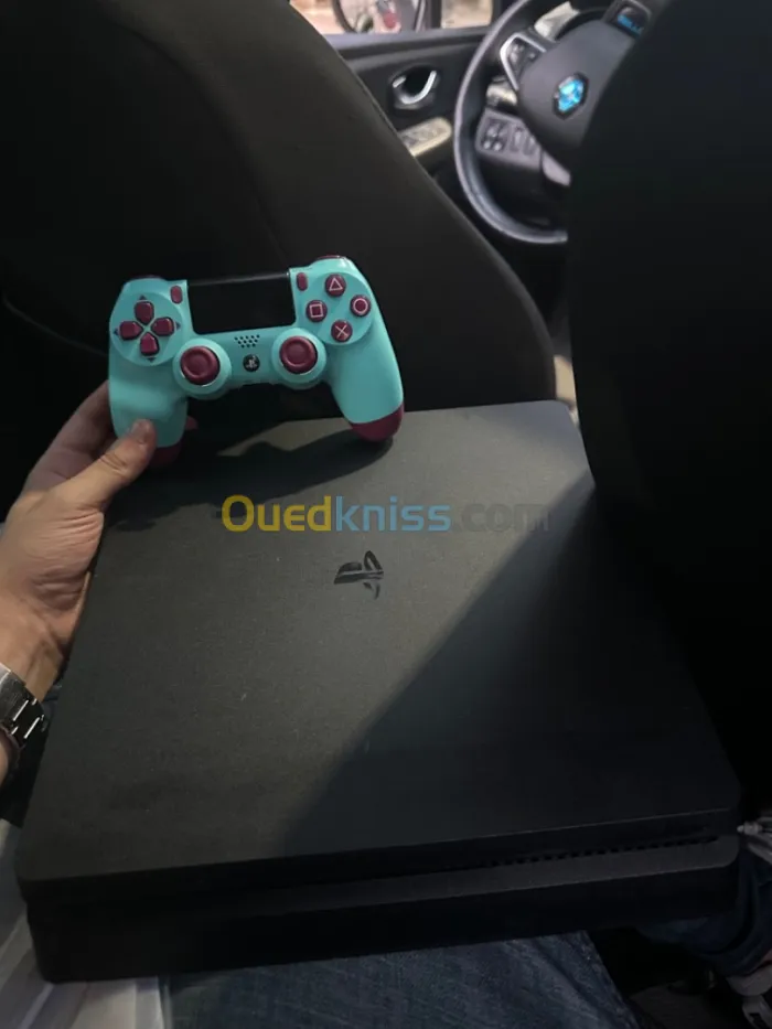 PlayStation 4 Slim 1TO édition spéciale 