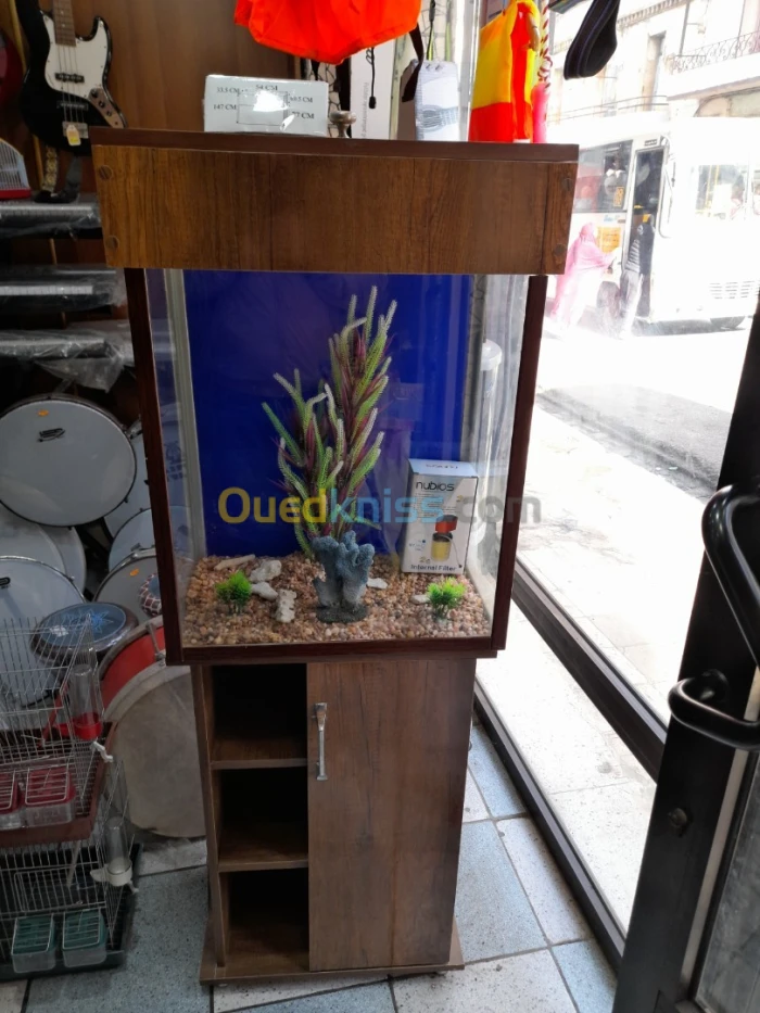 AQUARIUM AVEC TABLE 54CM