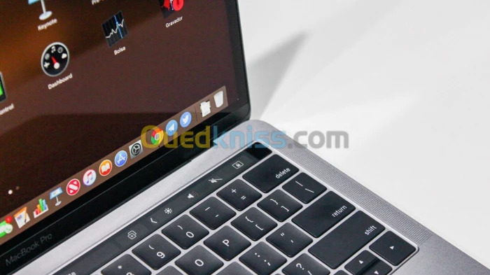 MACBOOK PRO RETINA 15.4 TOUCHBAR 2017 I7 2.8GHZ 16GO 512GO SSD AMD RADEON PRO 555 2GO