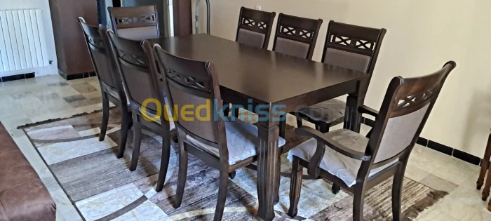 Table 8 chaises