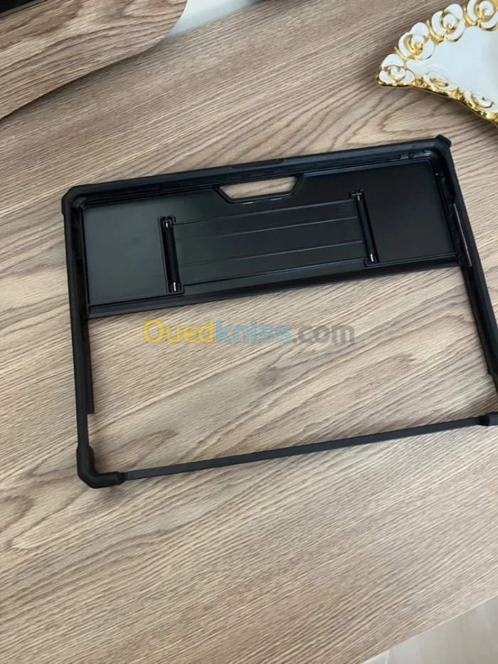 POCHETTE SURFACE PRO 9