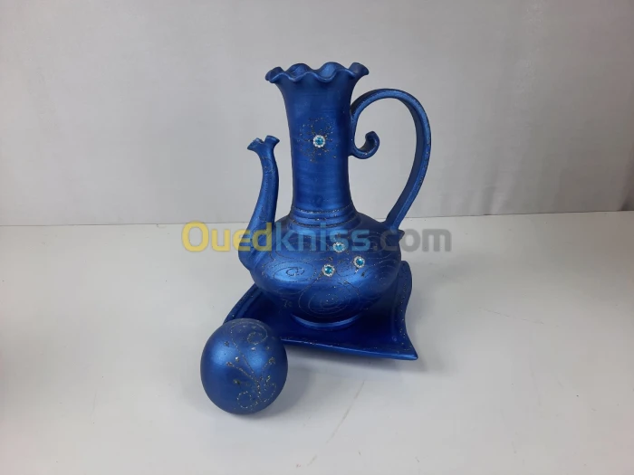 جرة تزيين من الفخار بتصميم عصري و أنيق Carafe Décorative En Argile Avec Un Beau Design Modern