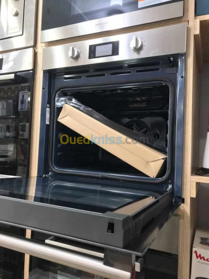Four encastrable hotpoint ariston 100% électrique