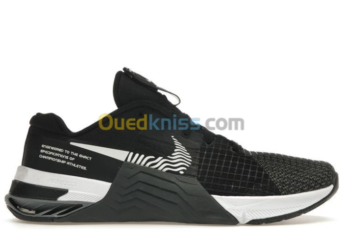 Nike Metcon 8 black and white