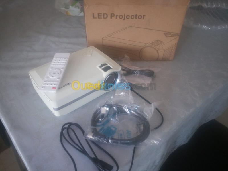  videoprojecteur  LED   mini 