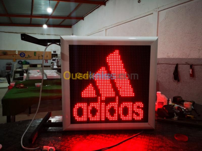 Affichage LED Fabrication panneaux d'affichage LED programmable لوحات إشهارية إلكتروني مبرمجة 