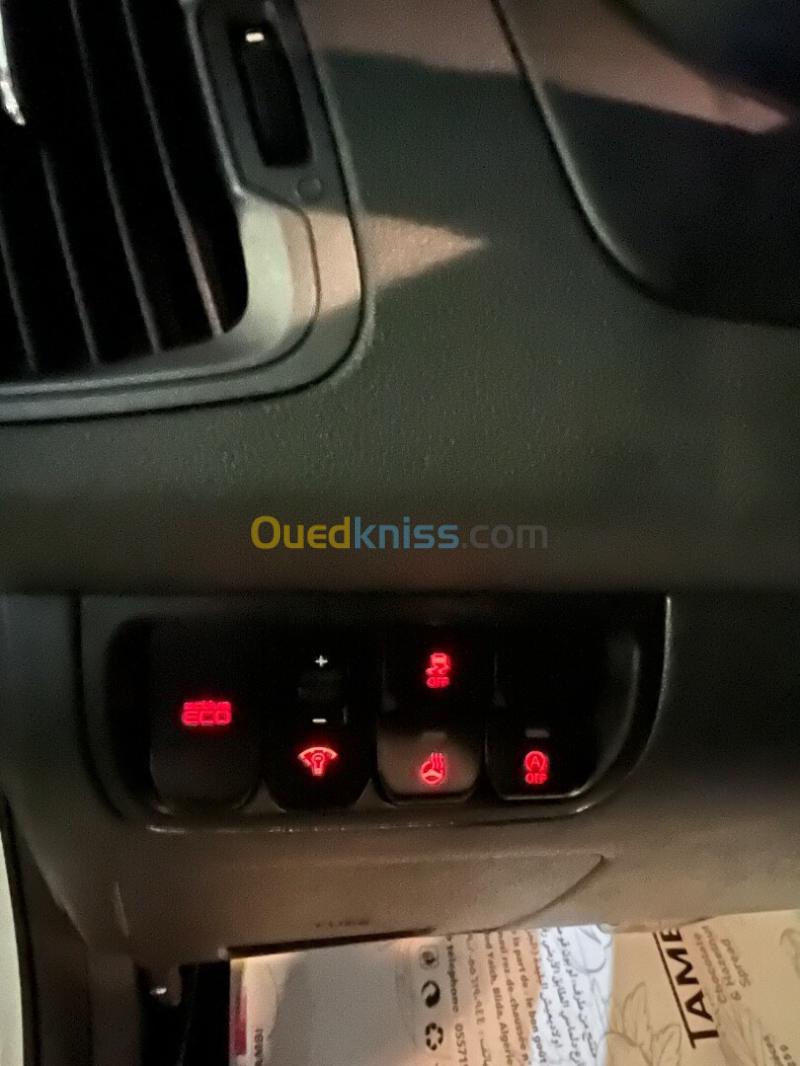 Kia Rio 5 portes 2015  9