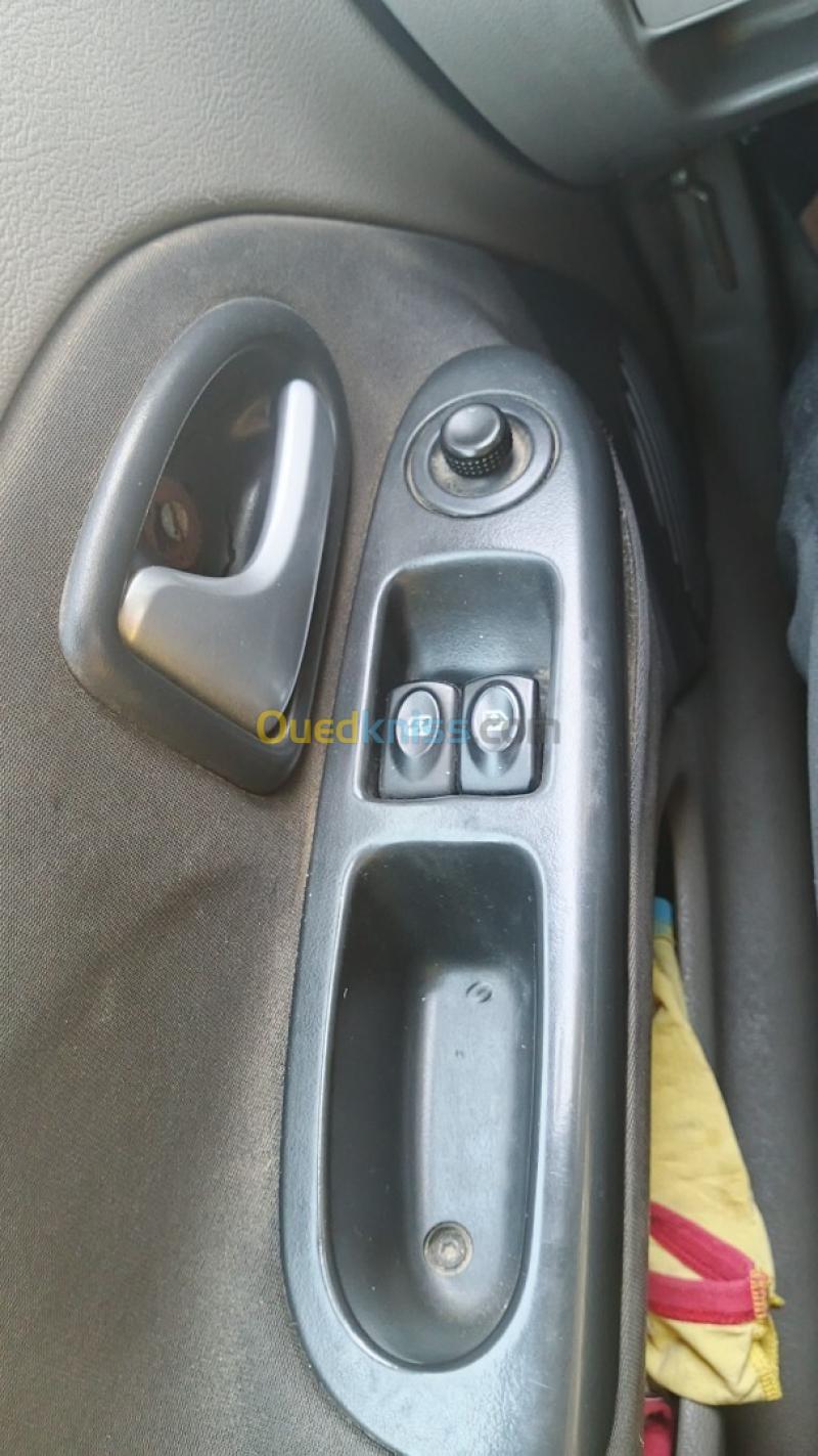 Renault Symbol 2009  7