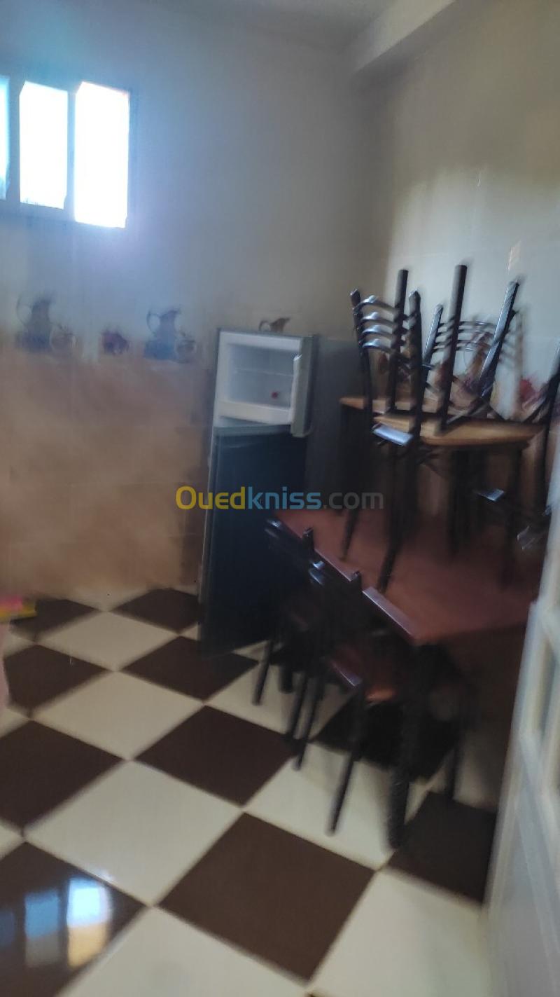 Location Appartement Niveau de villa F3 Skikda Collo 7